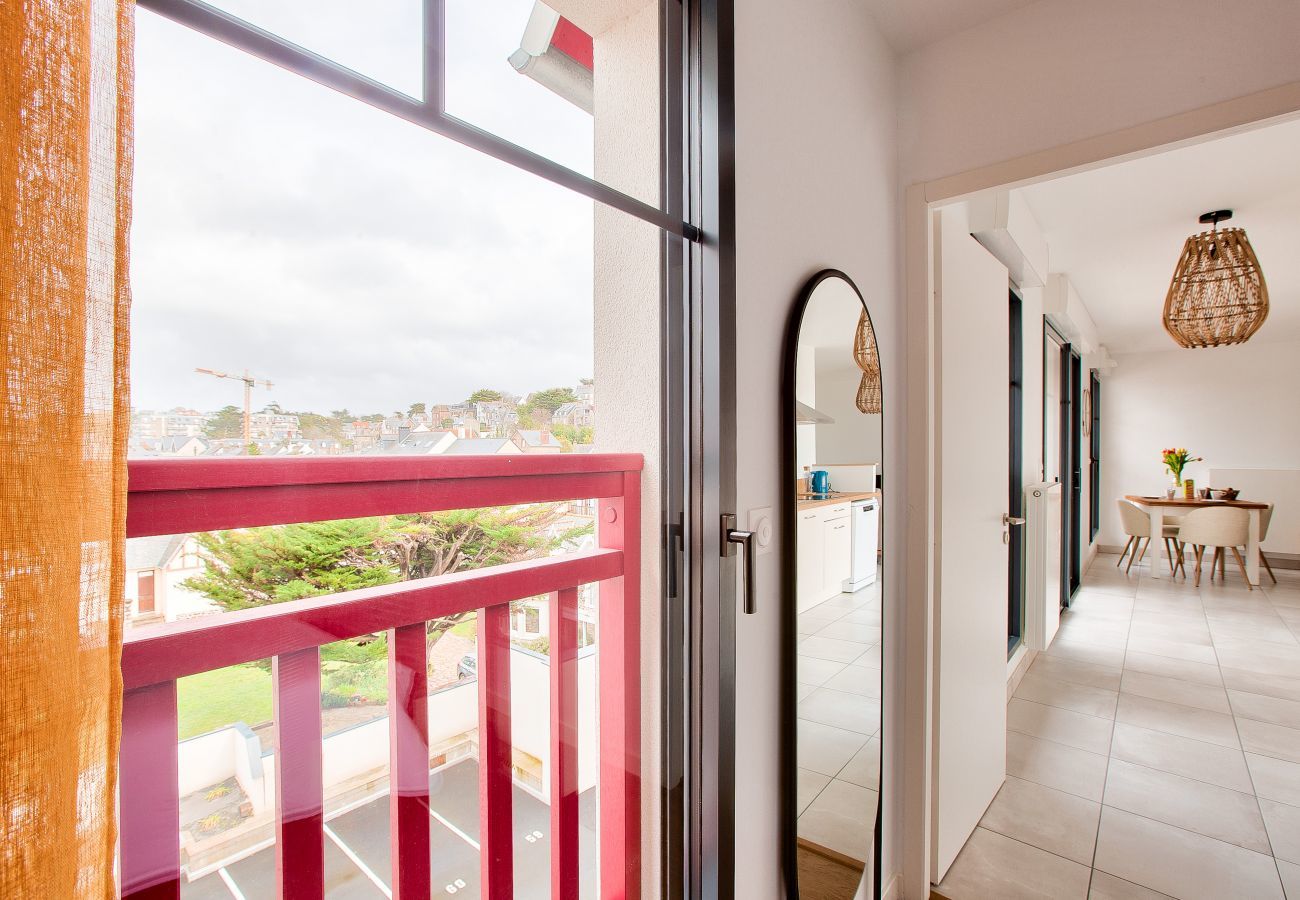 Apartment in Pléneuf-Val-André - Escape for 2 by the sea, 50m from the beach