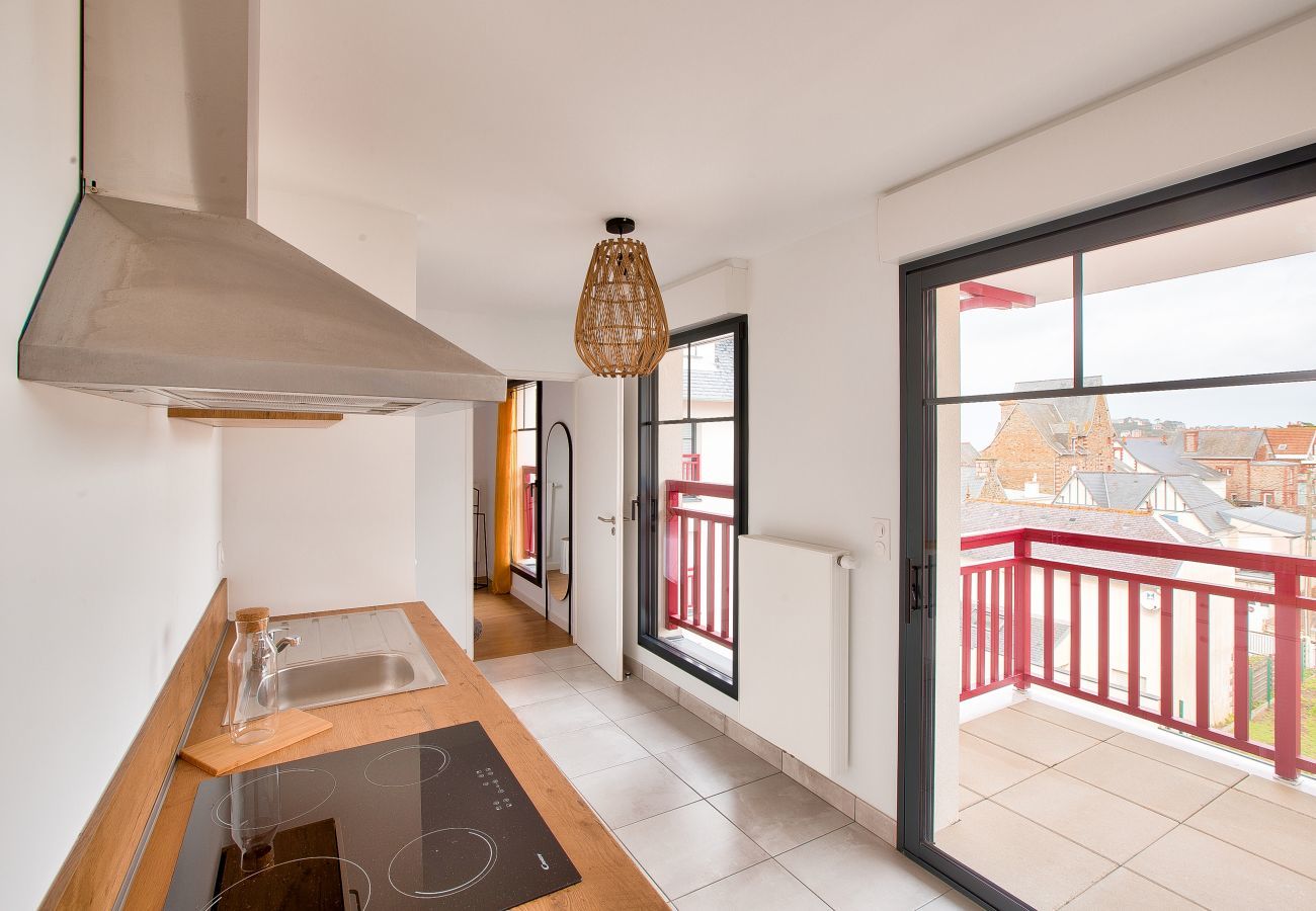 Apartment in Pléneuf-Val-André - Escape for 2 by the sea, 50m from the beach