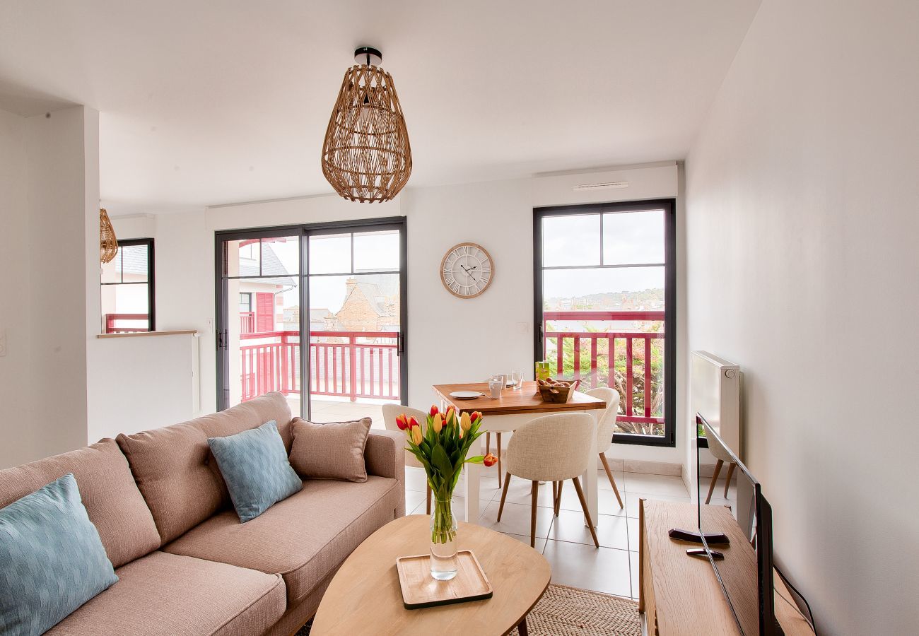 Apartment in Pléneuf-Val-André - Escape for 2 by the sea, 50m from the beach