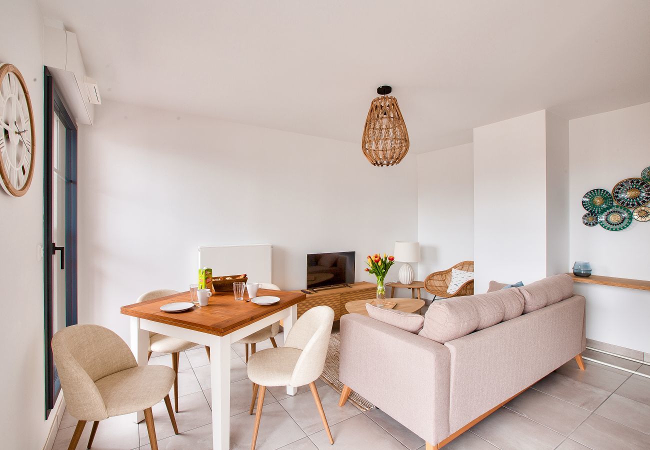 Apartment in Pléneuf-Val-André - Escape for 2 by the sea, 50m from the beach