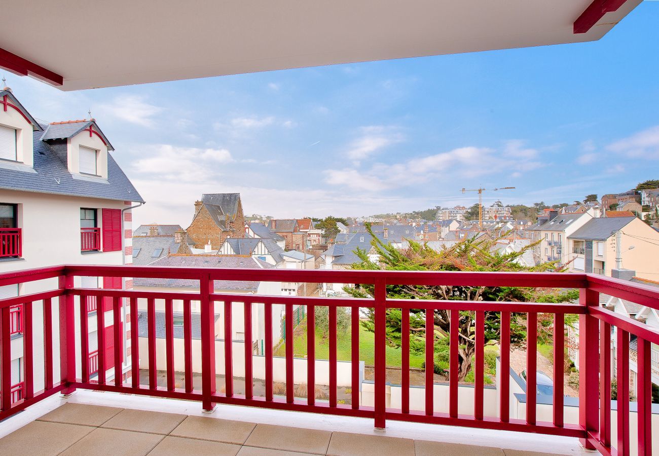 Apartment in Pléneuf-Val-André - Escape for 2 by the sea, 50m from the beach