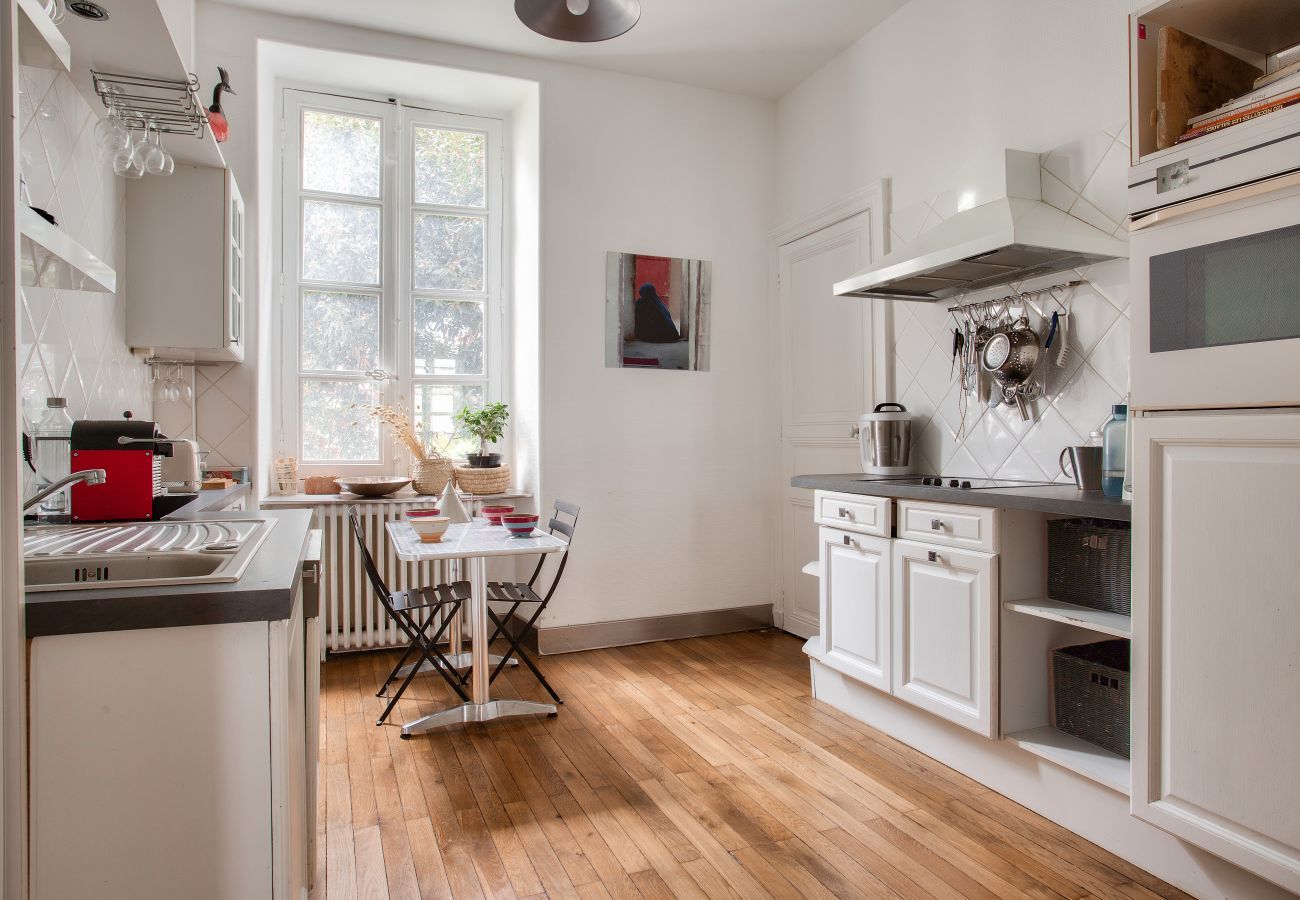 Apartment in Nantes - Escape to Nantes for 4 people