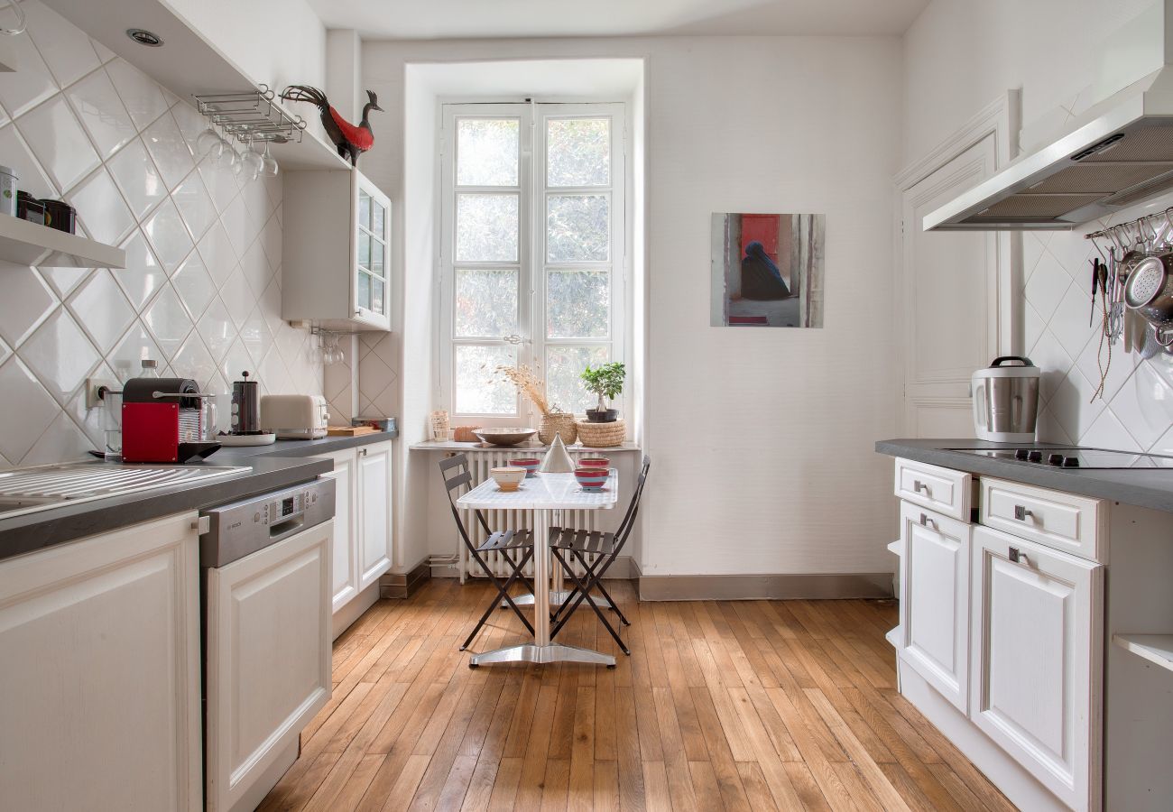 Apartment in Nantes - Escape to Nantes for 4 people