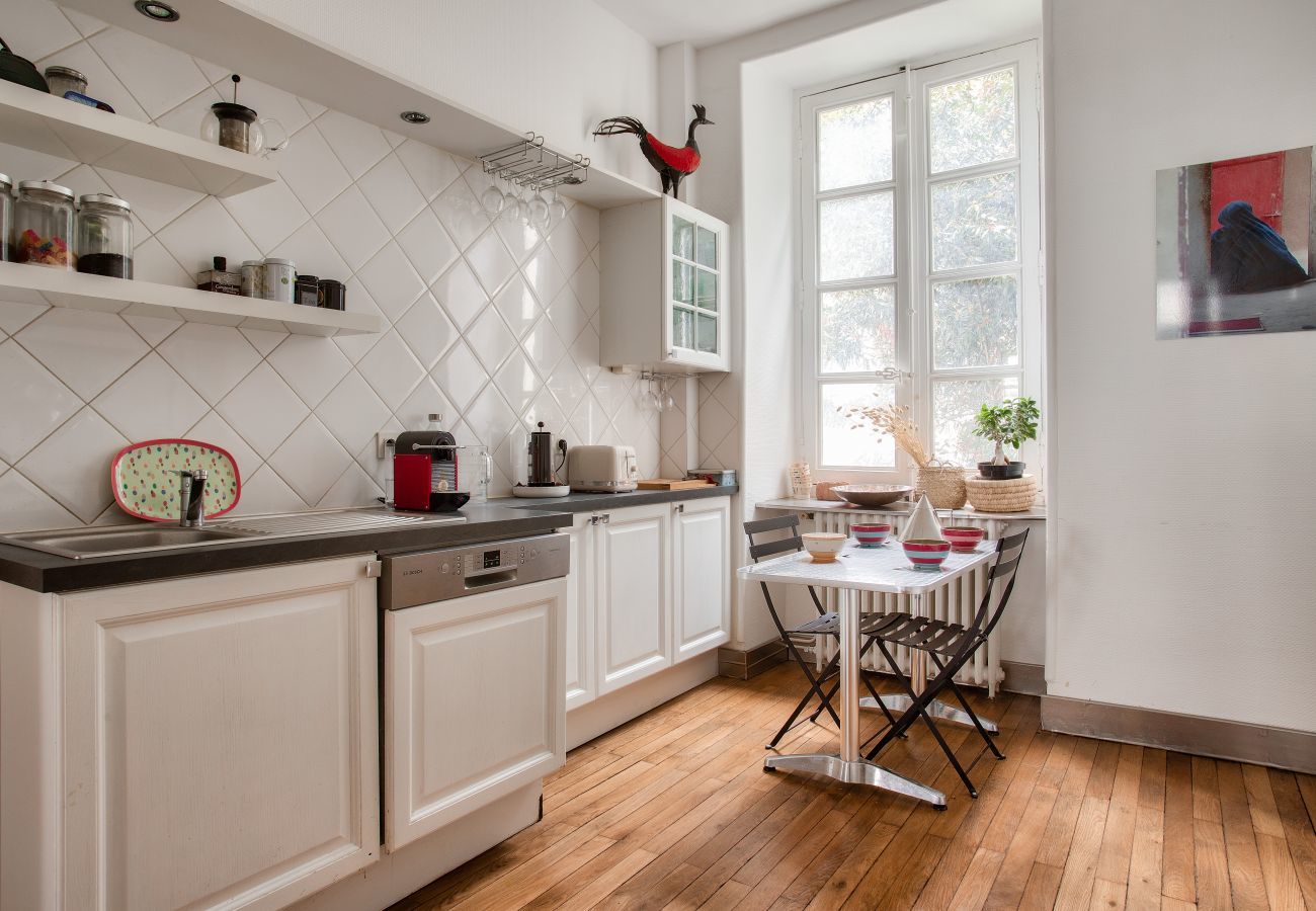 Apartment in Nantes - Escape to Nantes for 4 people