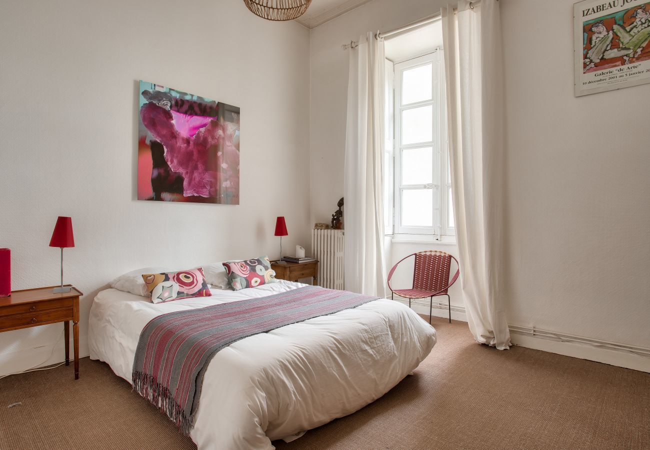Apartment in Nantes - Escape to Nantes for 4 people