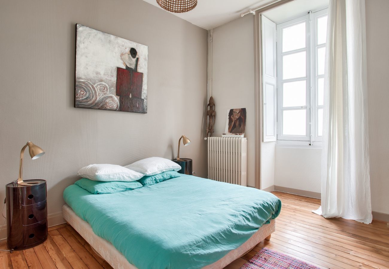 Apartment in Nantes - Escape to Nantes for 4 people