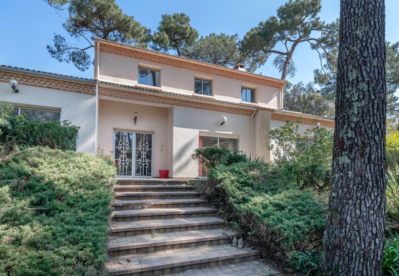 House in Saint-Brevin-les-Pins - Villa with jacuzzi - 15 pers. 350m from the beach 