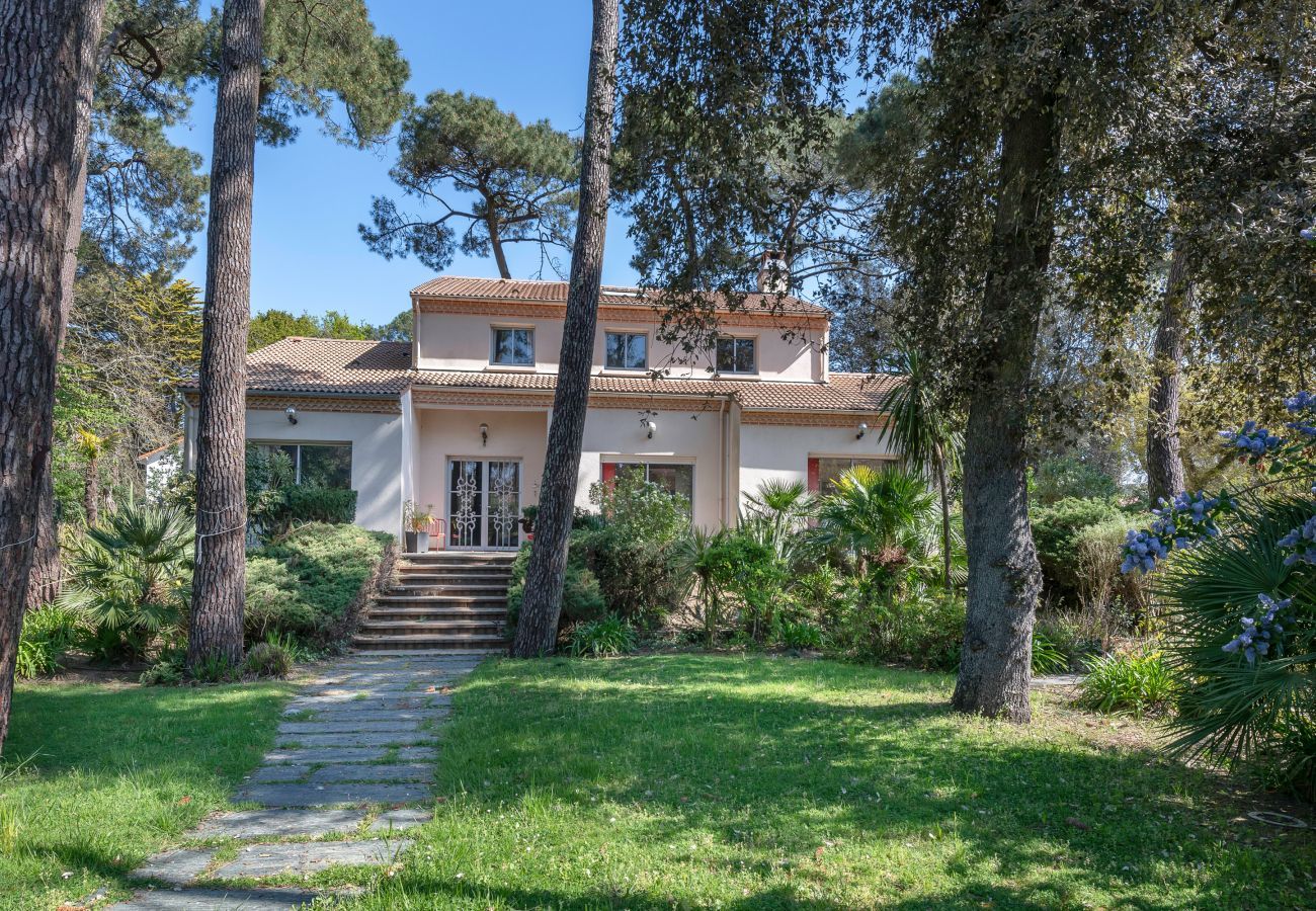 House in Saint-Brevin-les-Pins - Villa with jacuzzi - 15 pers. 350m from the beach 