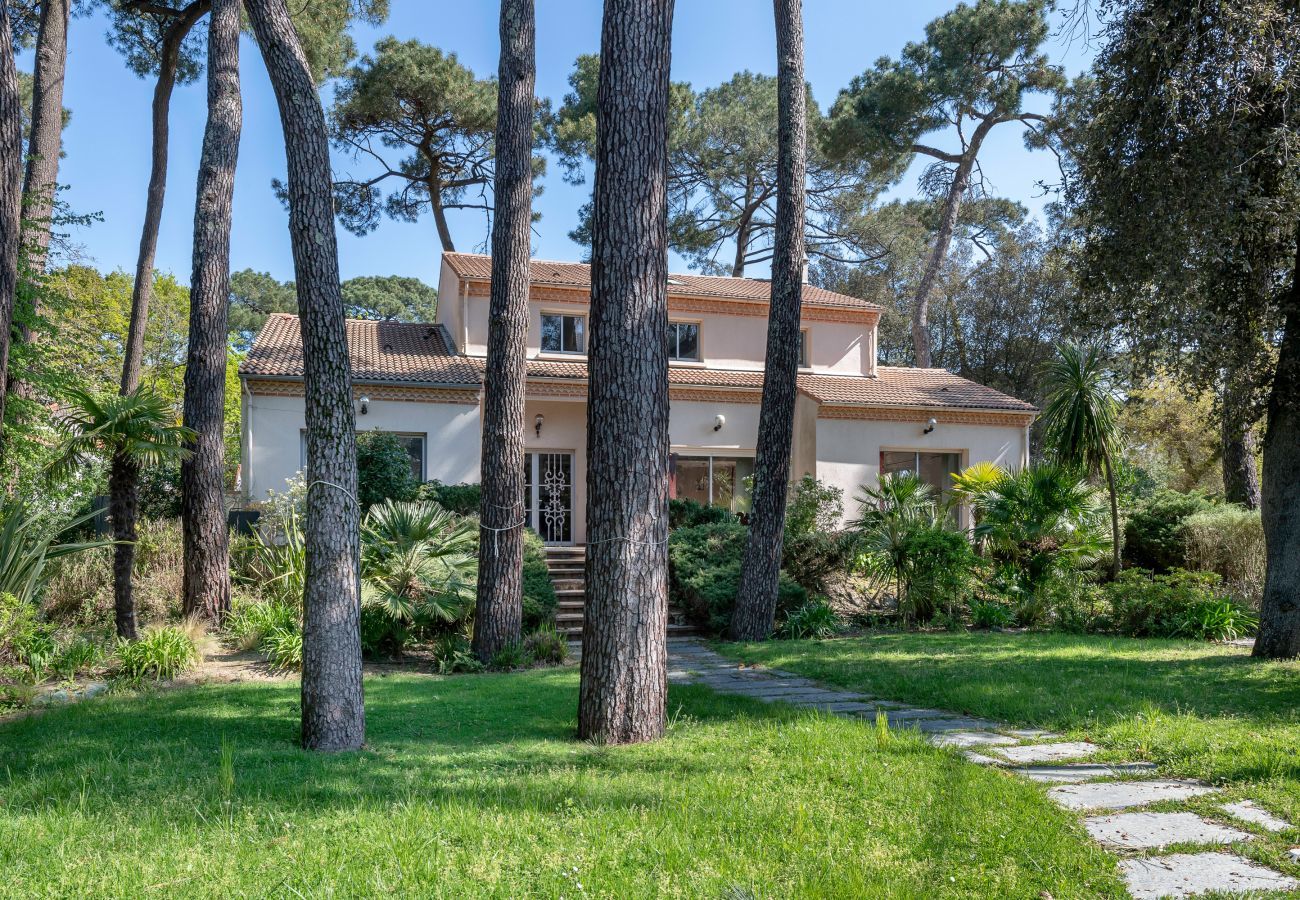 House in Saint-Brevin-les-Pins - Villa with jacuzzi - 15 pers. 350m from the beach 