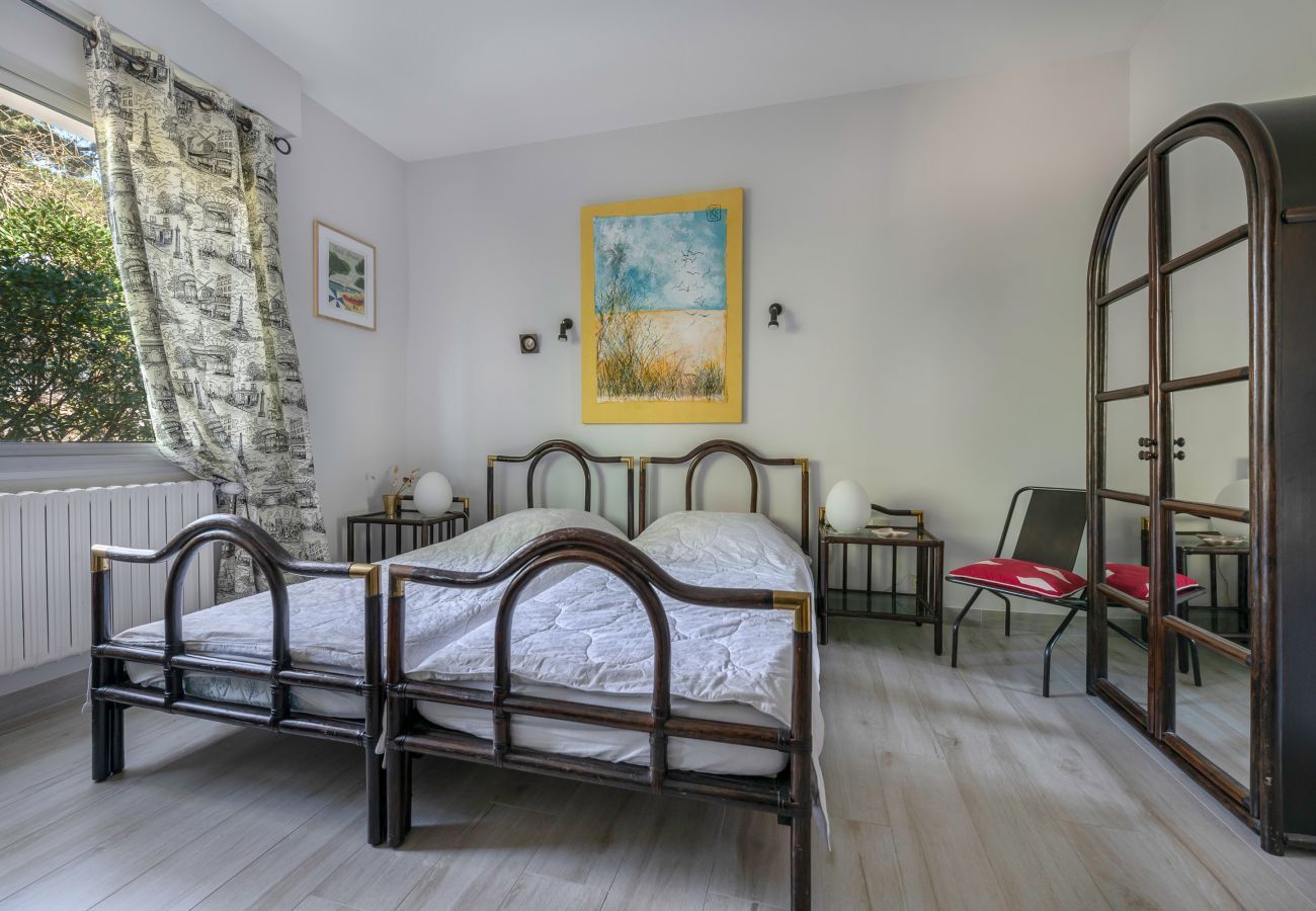 House in Saint-Brevin-les-Pins - Villa with jacuzzi - 15 pers. 350m from the beach 