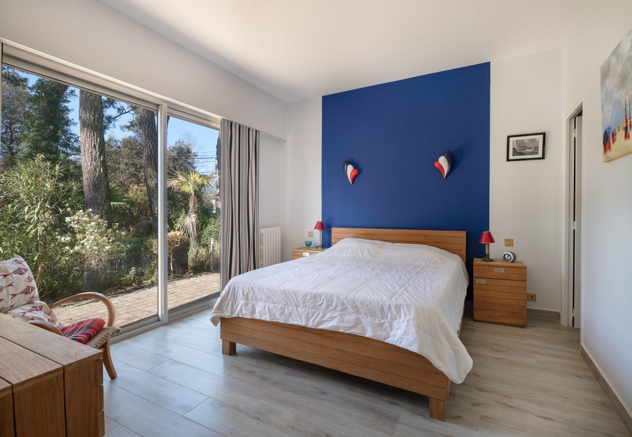 House in Saint-Brevin-les-Pins - Villa with jacuzzi - 15 pers. 350m from the beach 