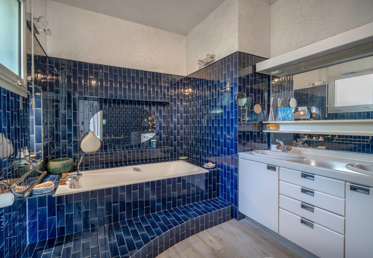 House in Saint-Brevin-les-Pins - Villa with jacuzzi - 15 pers. 350m from the beach 