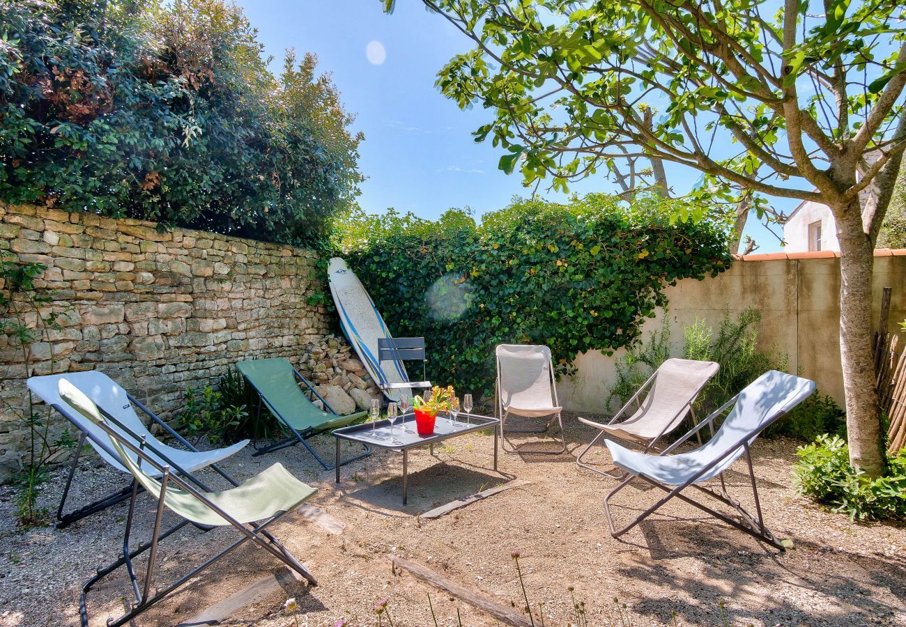 House in Le Bois-Plage-en-Ré - Nice house with shady garden for 11