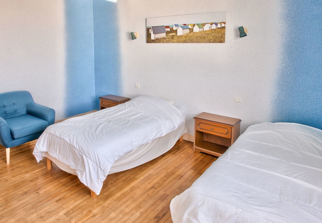 House in Penmarch - House for 8, sea view and swimming pool, Penmarch