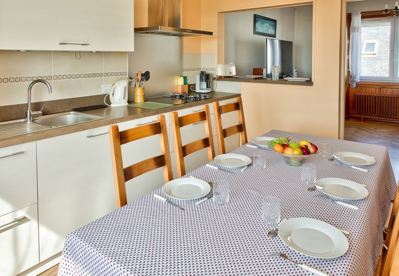 House in Penmarch - House for 8, sea view and swimming pool, Penmarch