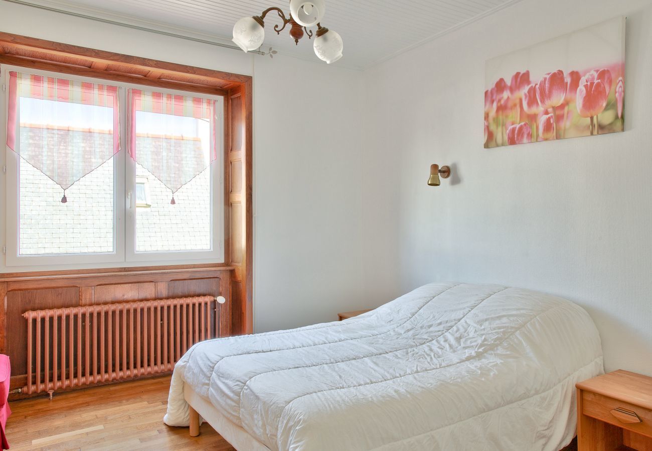 House in Penmarch - House for 8, sea view and swimming pool, Penmarch