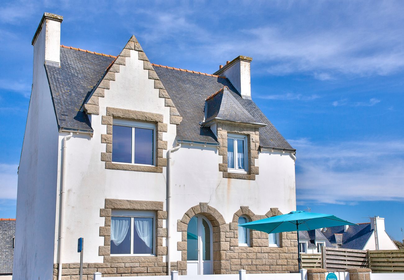House in Penmarch - House for 8, sea view and swimming pool, Penmarch