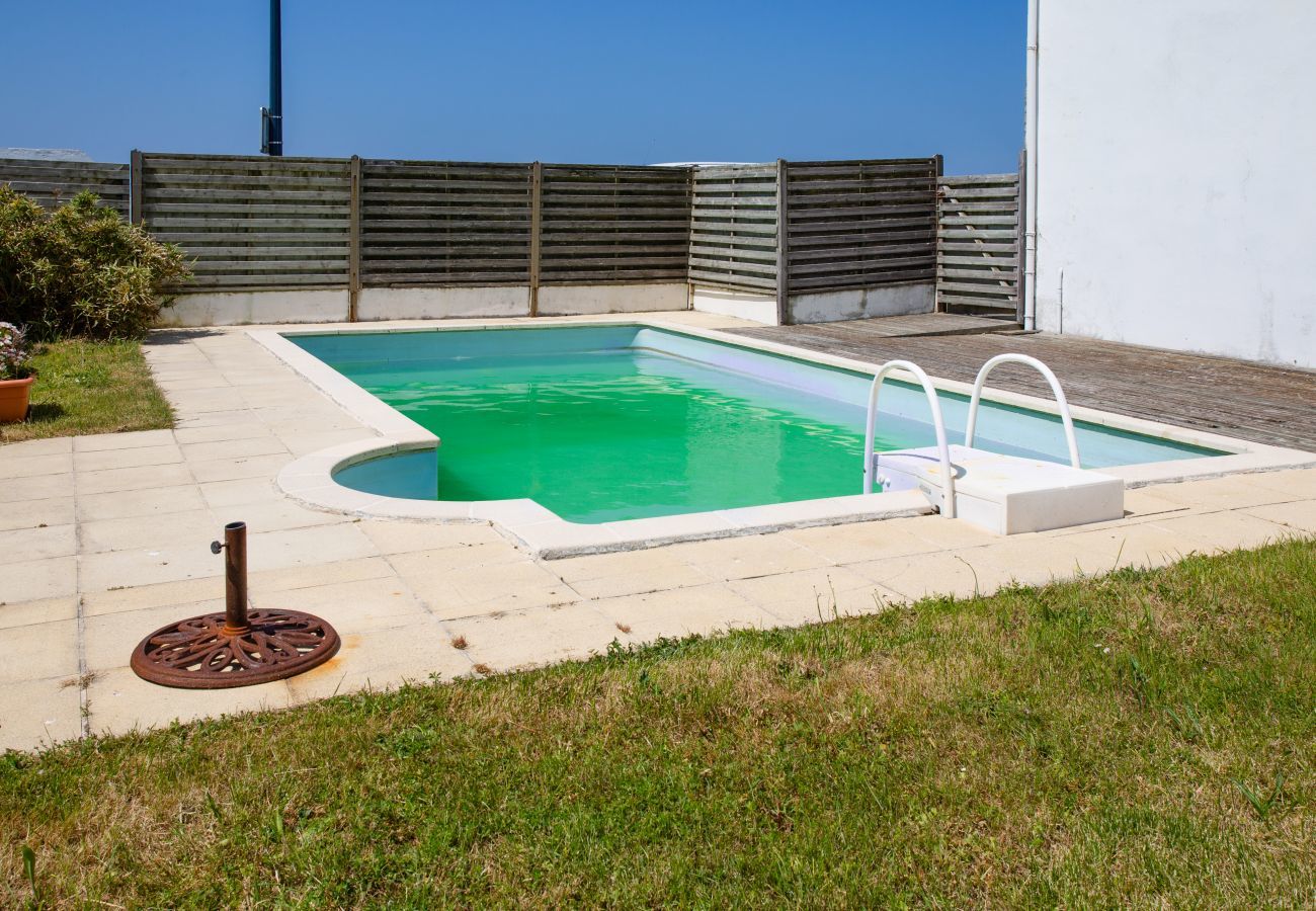 House in Penmarch - House for 8, sea view and swimming pool, Penmarch