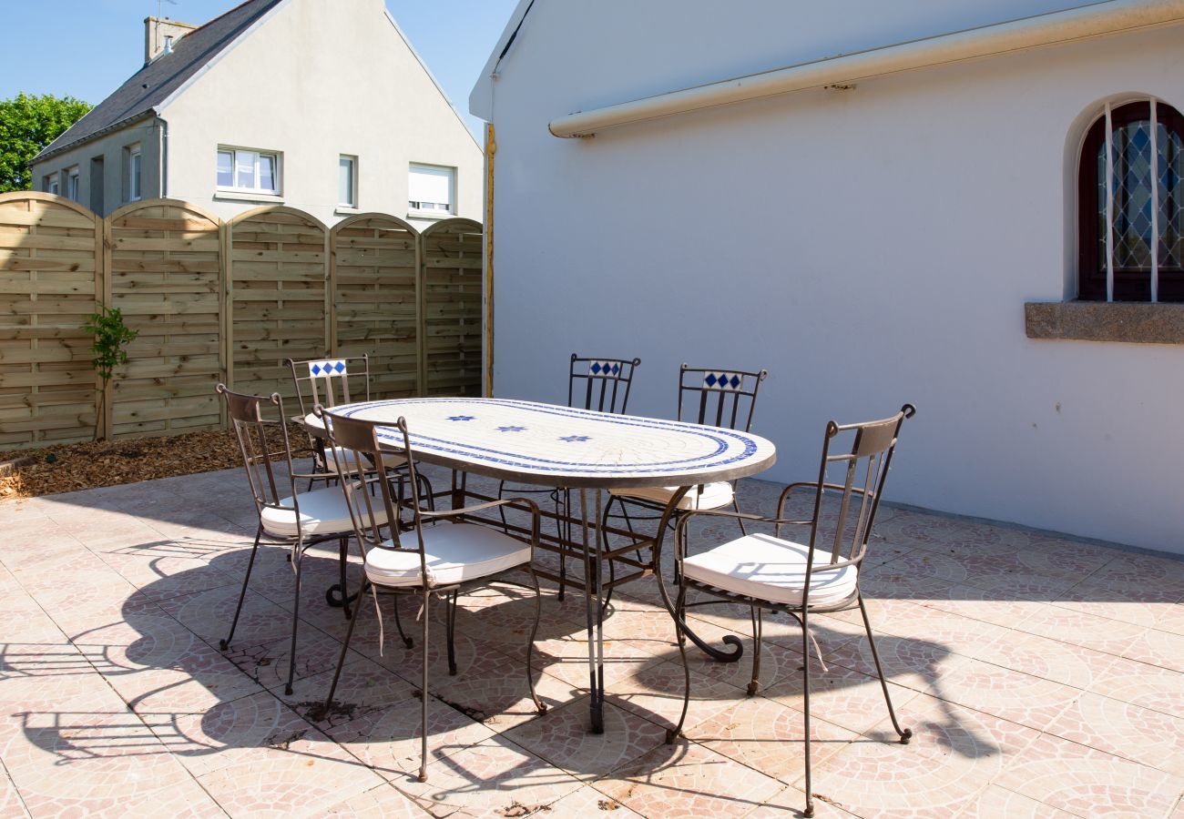 House in Plomeur - House with swimming pool for 5 persons