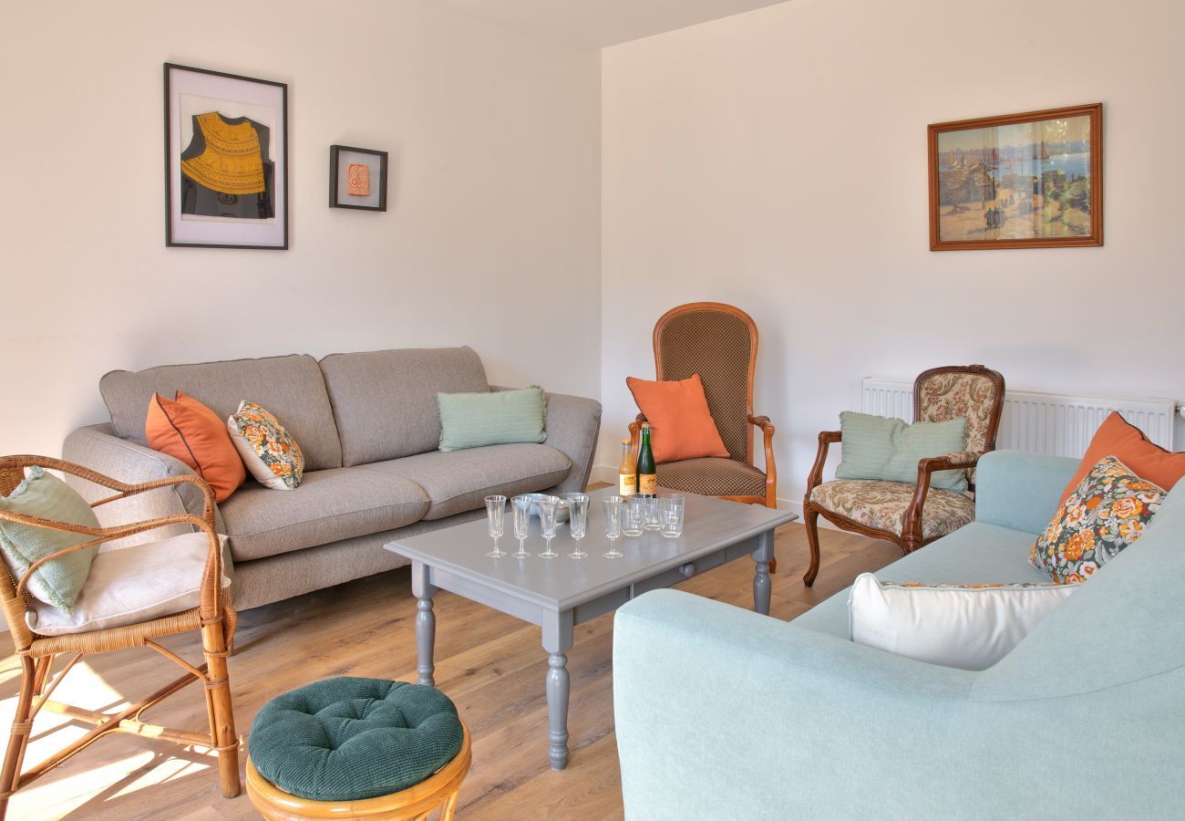 House in Plovan - Large house and park for 10 with your family