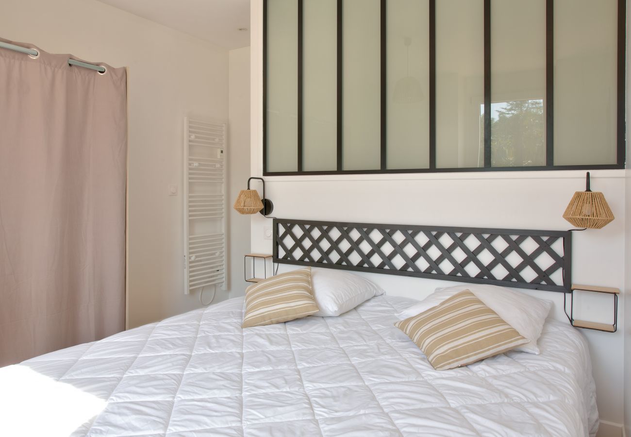 House in Plovan - Large house and park for 10 with your family