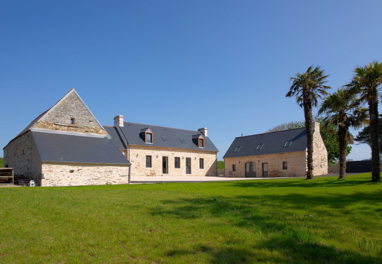 House in Plovan - Large house and park for 10 with your family