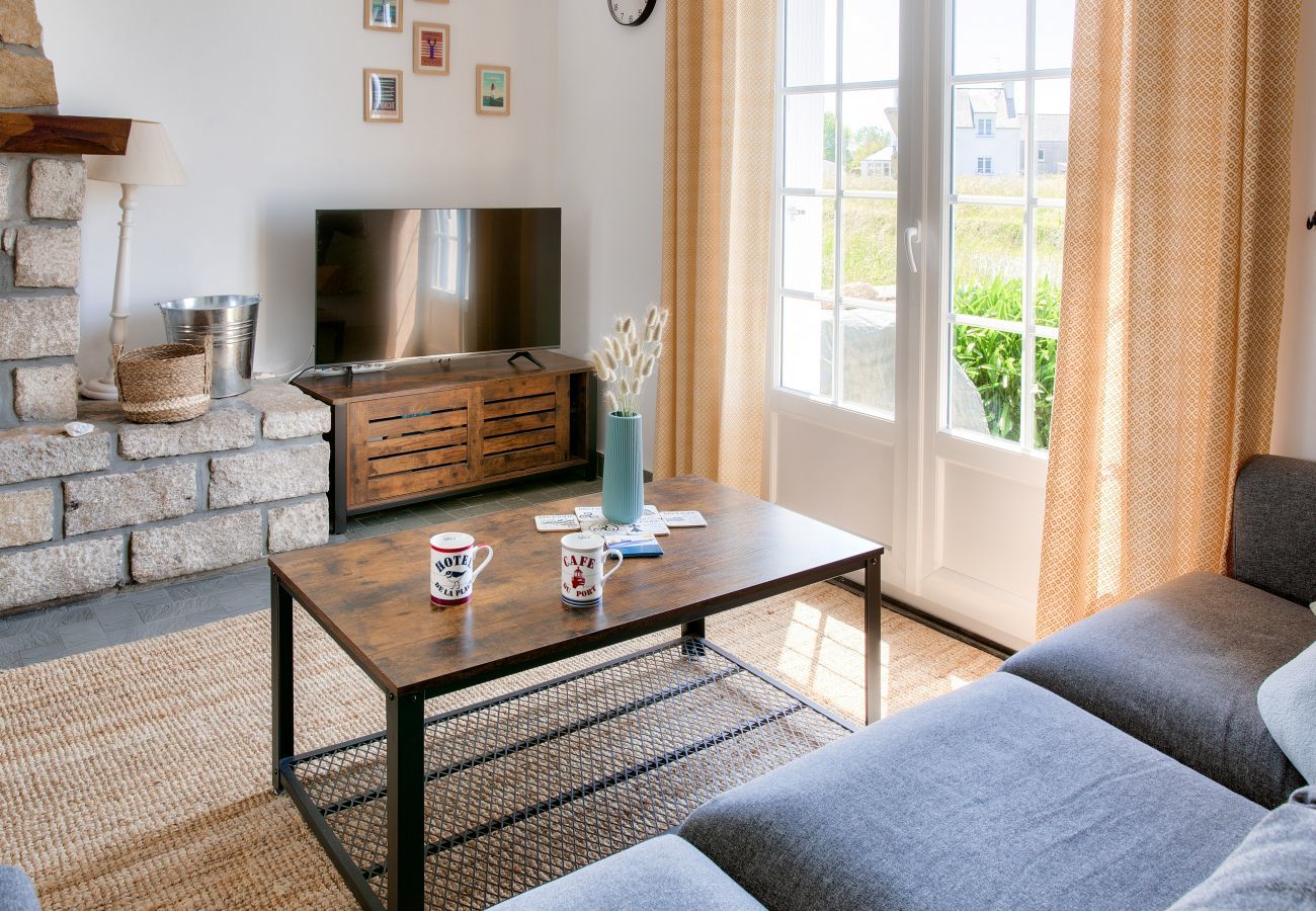 House in Penmarch - Large family home for 8 with garden