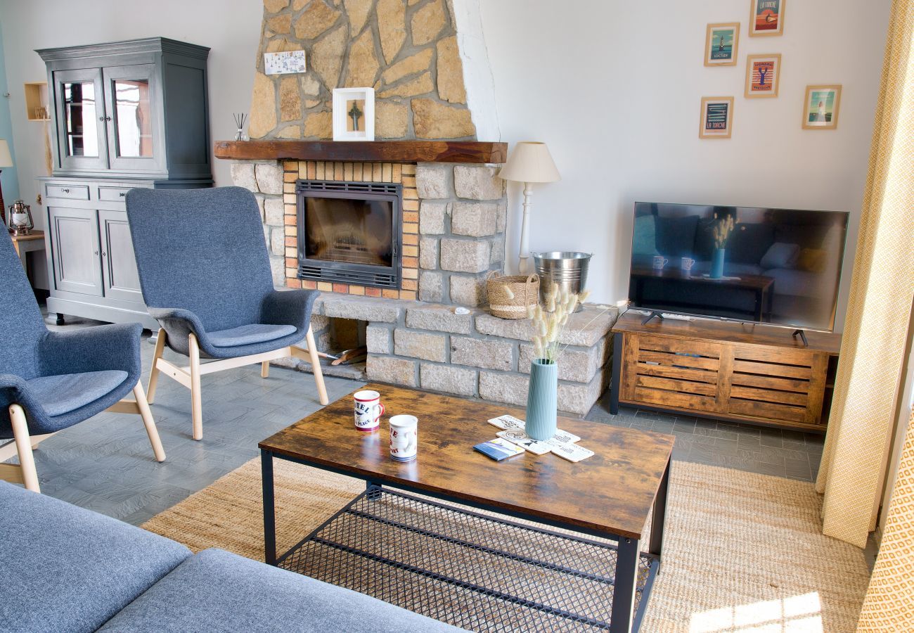 House in Penmarch - Large family home for 8 with garden