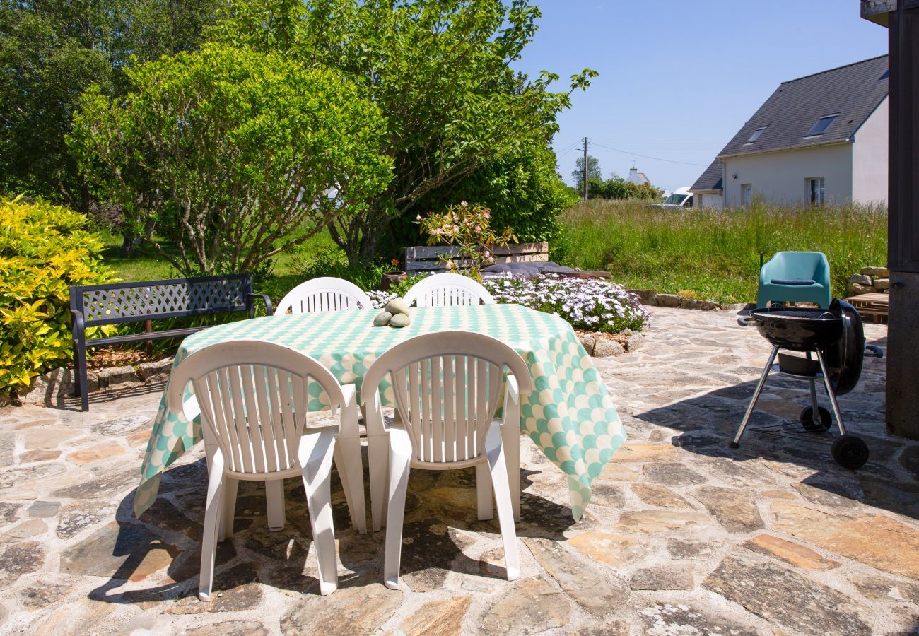 House in Penmarch - Large family home for 8 with garden