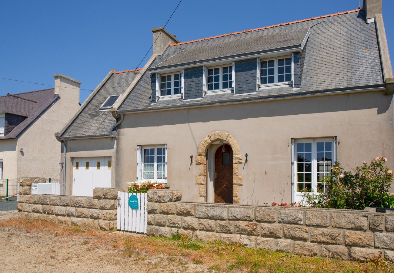 House in Penmarch - Large family home for 8 with garden