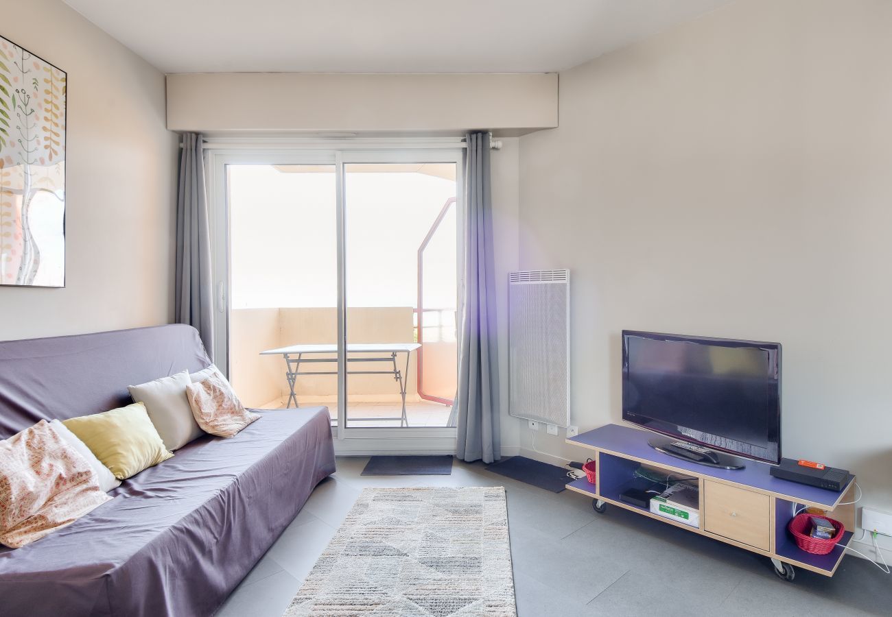 Apartment in Saint-Gilles-Croix-de-Vie - Flat for 4 with sea view and balcony
