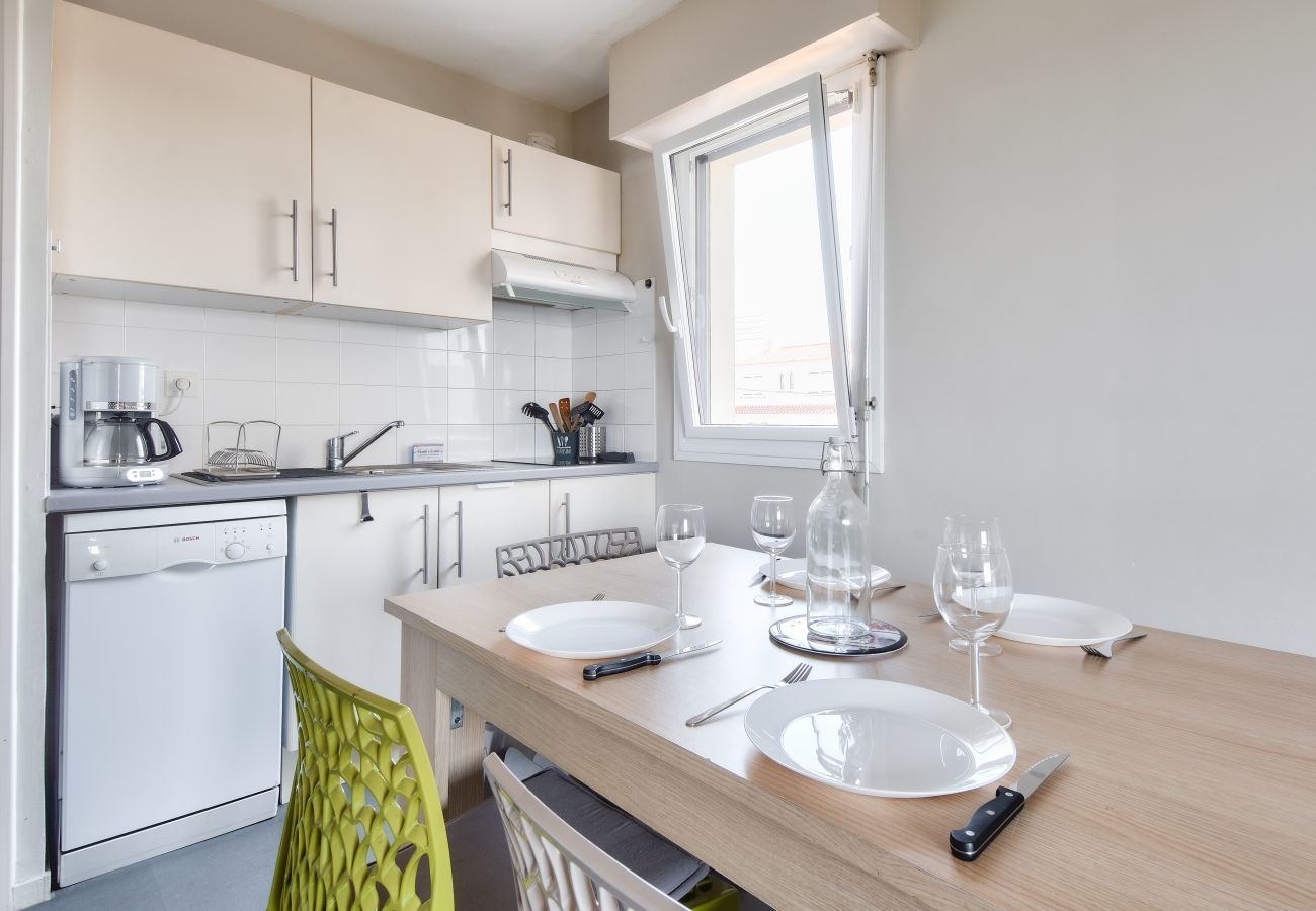 Apartment in Saint-Gilles-Croix-de-Vie - Flat for 4 with sea view and balcony