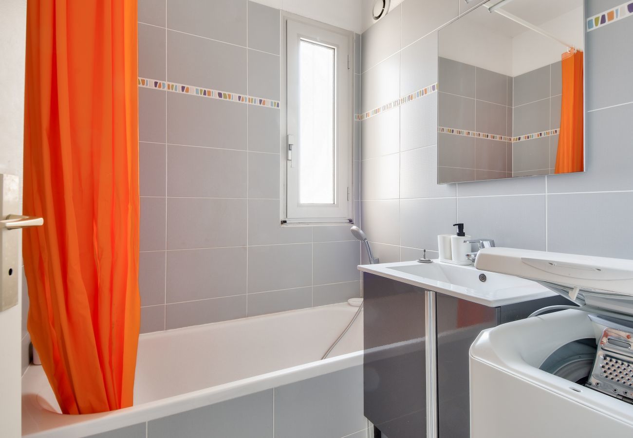 Apartment in Saint-Gilles-Croix-de-Vie - Flat for 4 with sea view and balcony