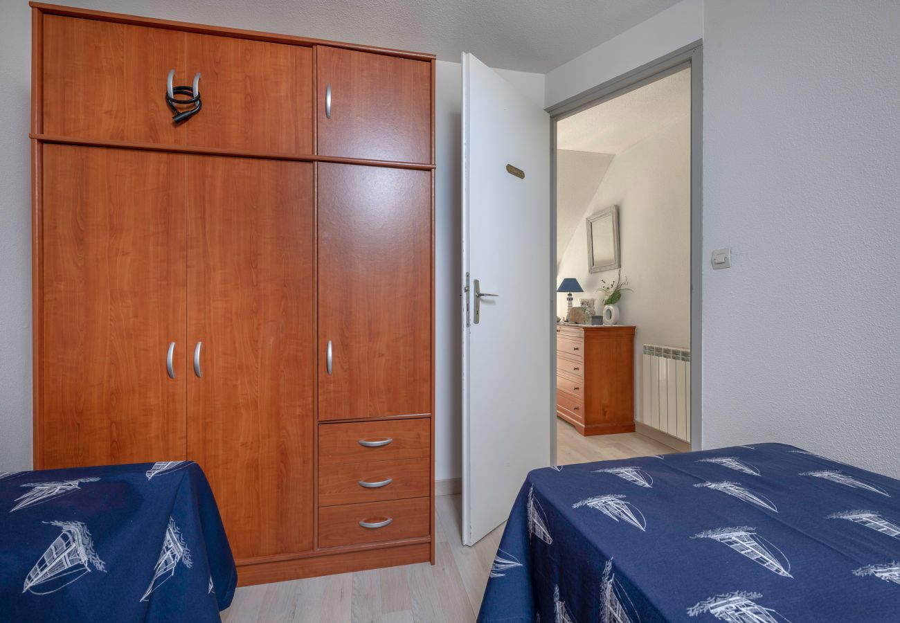 Apartment in Batz-sur-Mer - Apartment in residence with swimming pool