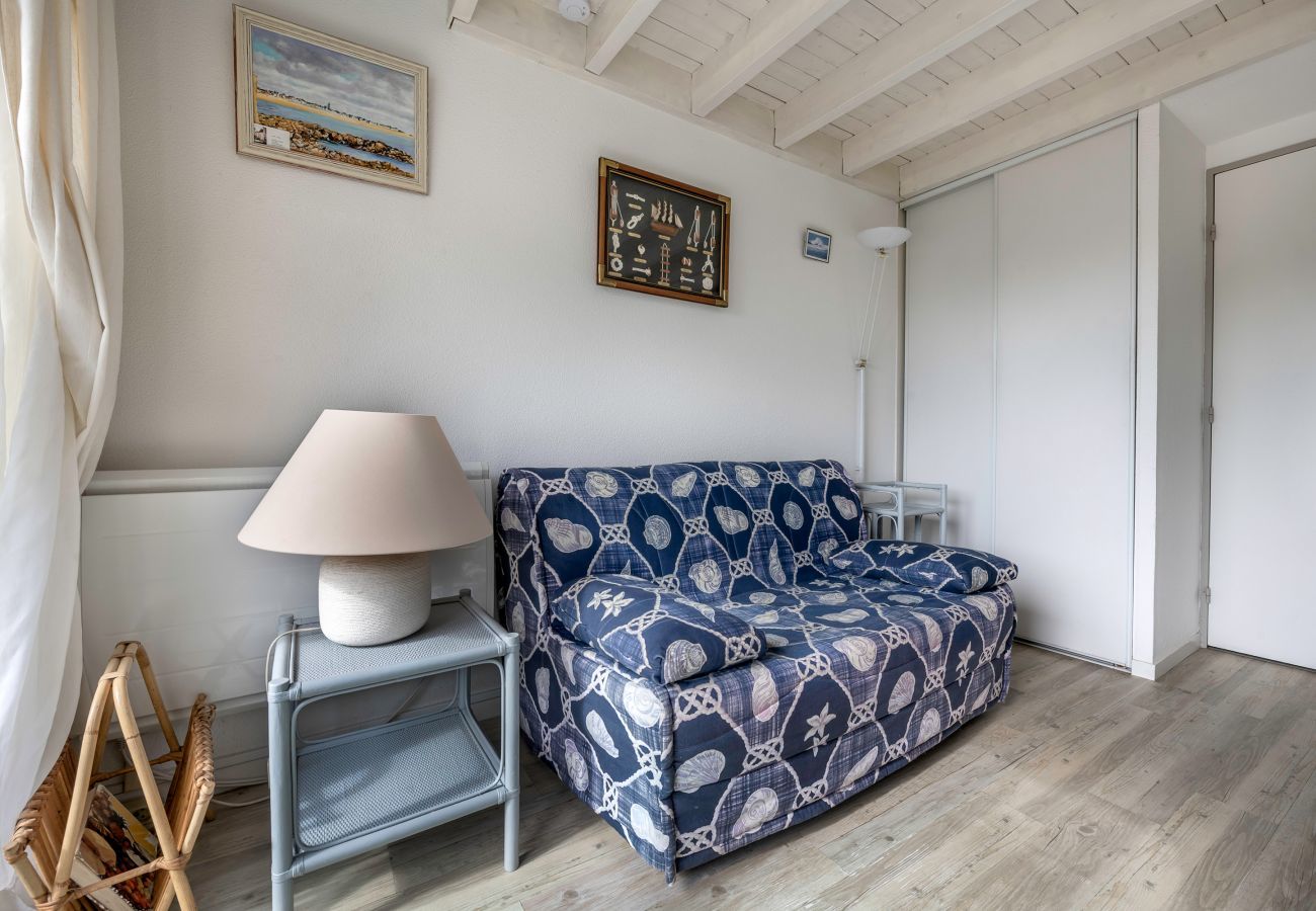 Apartment in Batz-sur-Mer - Apartment in residence with swimming pool