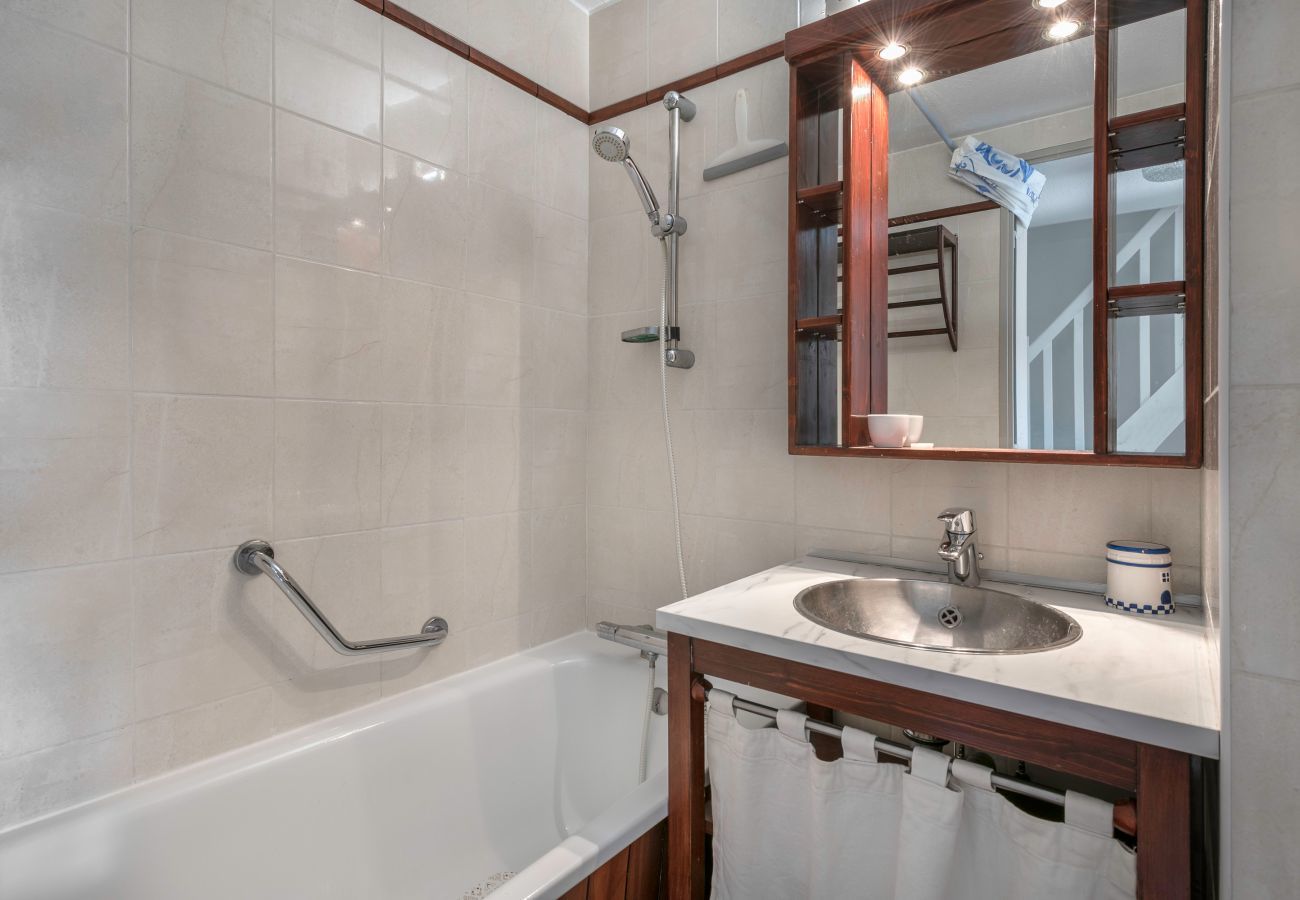 Apartment in Batz-sur-Mer - Apartment in residence with swimming pool
