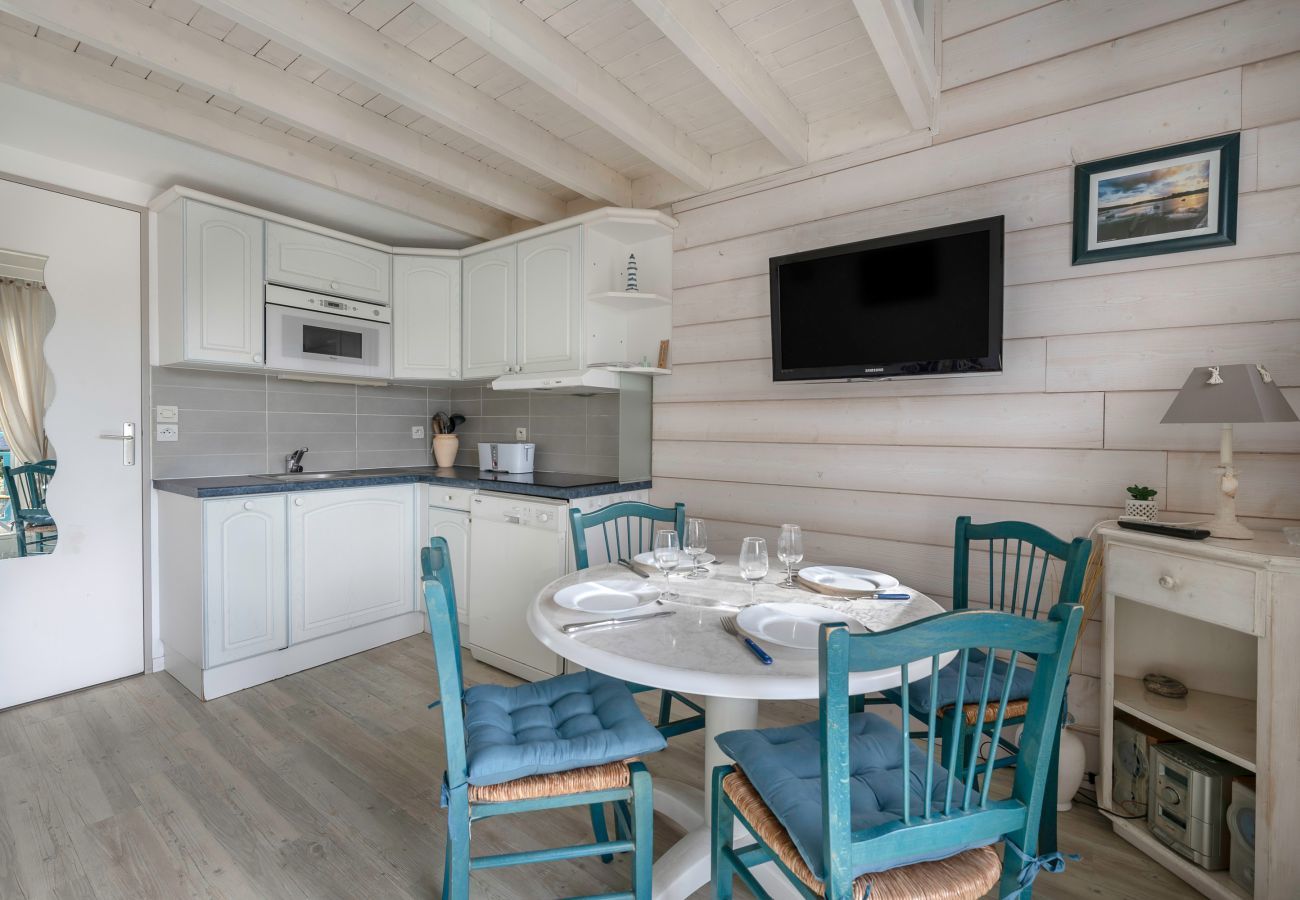 Apartment in Batz-sur-Mer - Apartment in residence with swimming pool