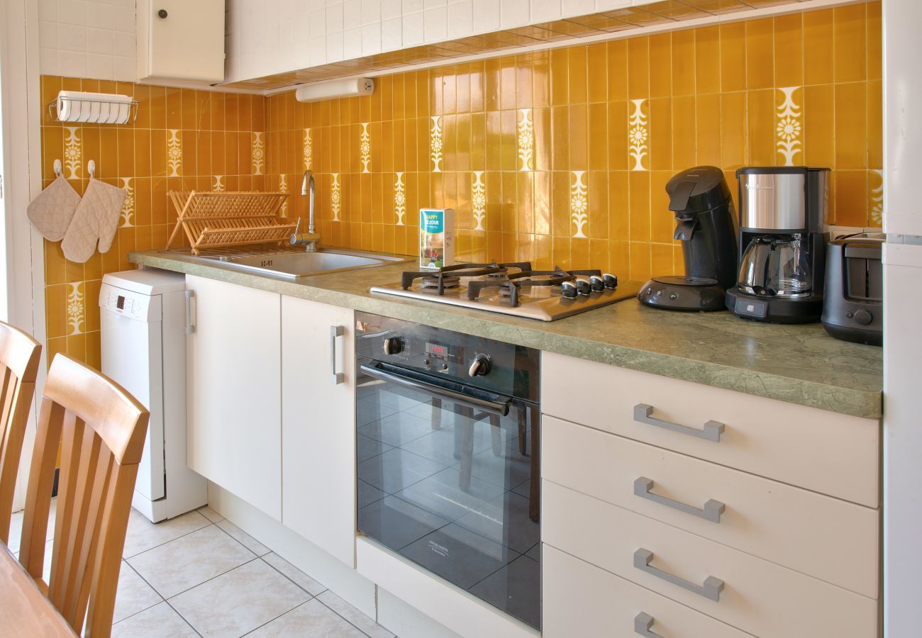 House in Penmarch - Large family home with garden- For 10