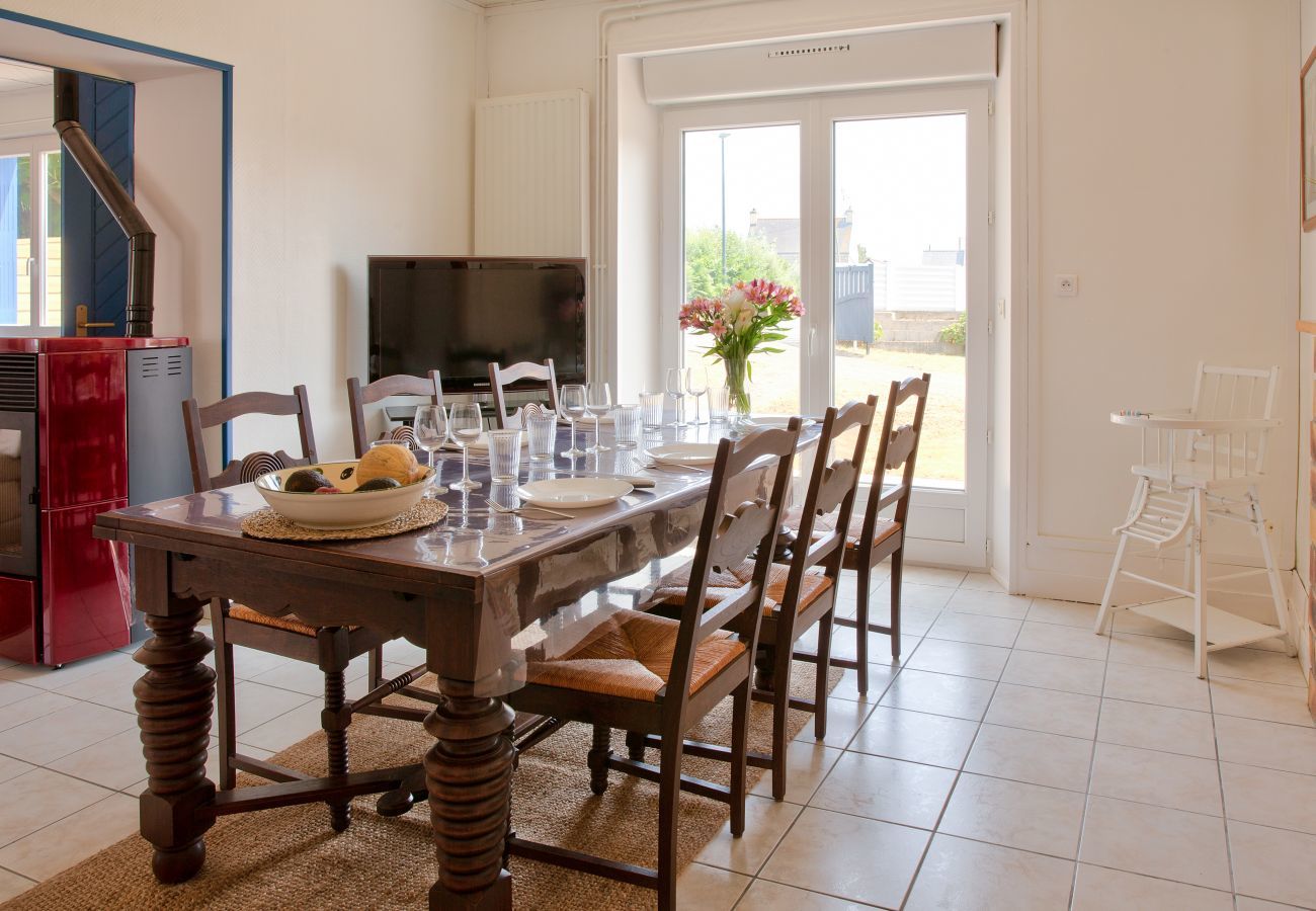 House in Penmarch - Large family home with garden- For 10
