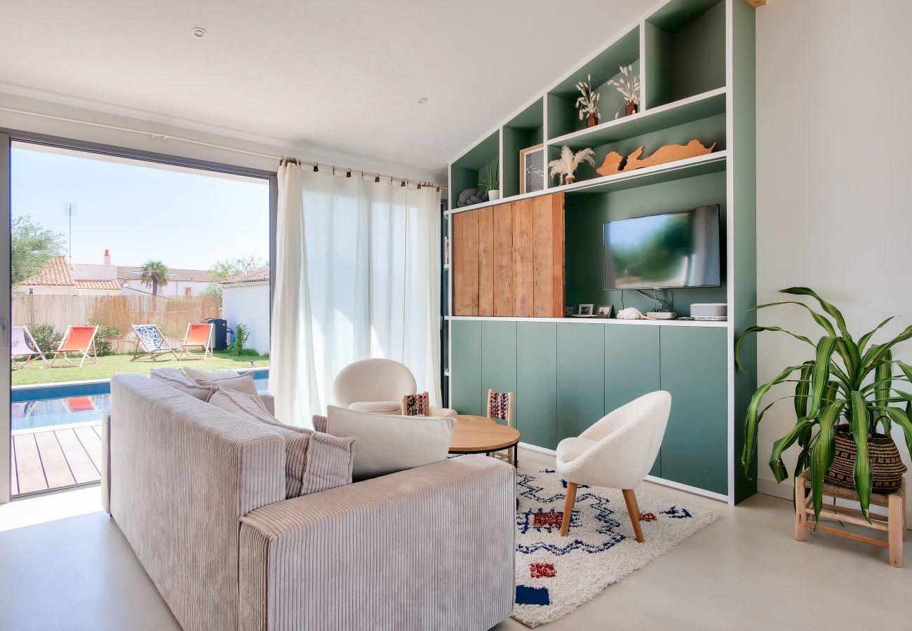 House in Rivedoux-Plage - Architect-designed villa with heated pool and garden