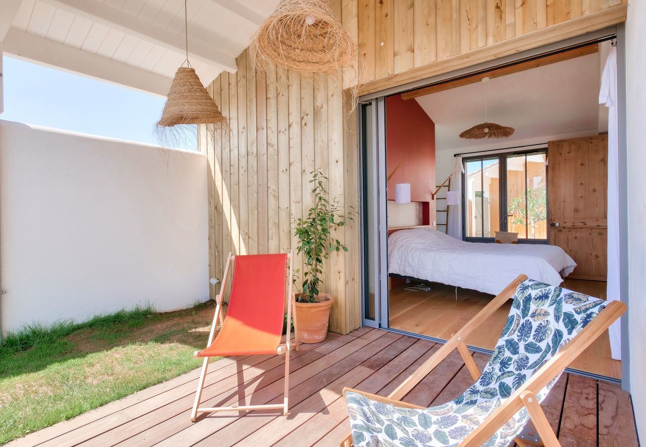 House in Rivedoux-Plage - Architect-designed villa with heated pool and garden