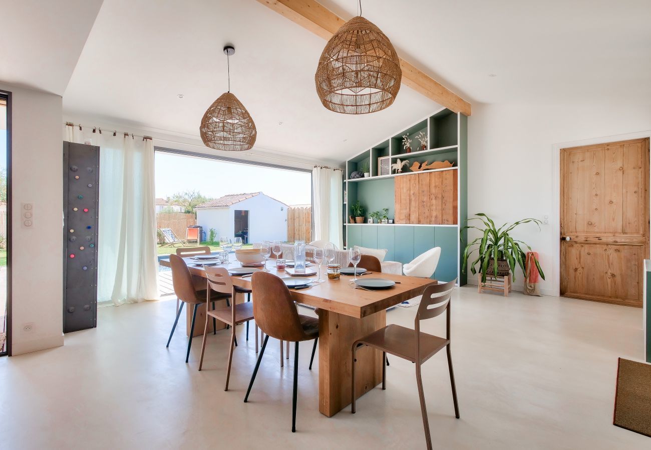 House in Rivedoux-Plage - Architect-designed villa with heated pool and garden