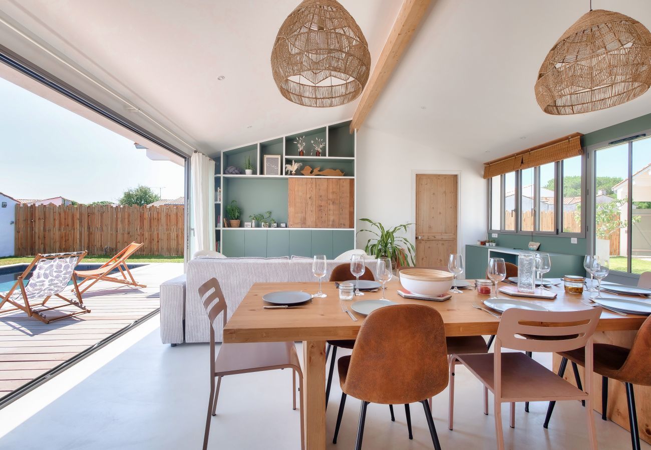House in Rivedoux-Plage - Architect-designed villa with heated pool and garden