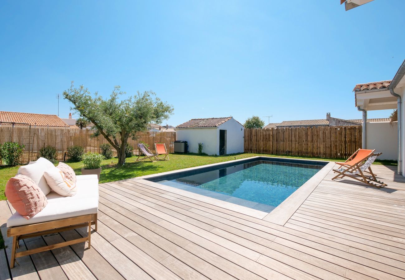 House in Rivedoux-Plage - Architect-designed villa with heated pool and garden