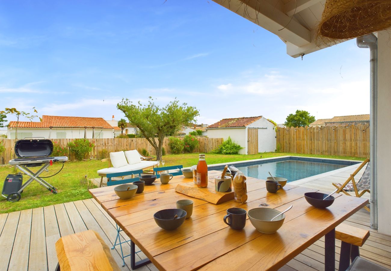House in Rivedoux-Plage - Architect-designed villa with heated pool and garden