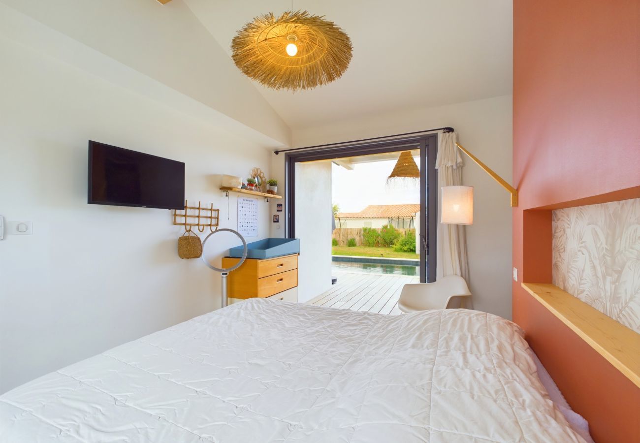 House in Rivedoux-Plage - Architect-designed villa with heated pool and garden