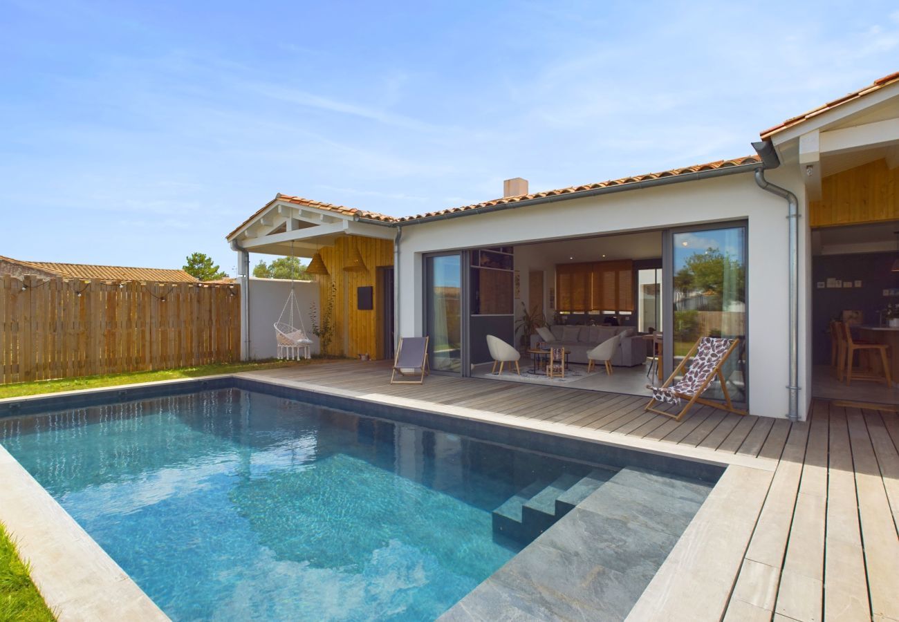 House in Rivedoux-Plage - Architect-designed villa with heated pool and garden