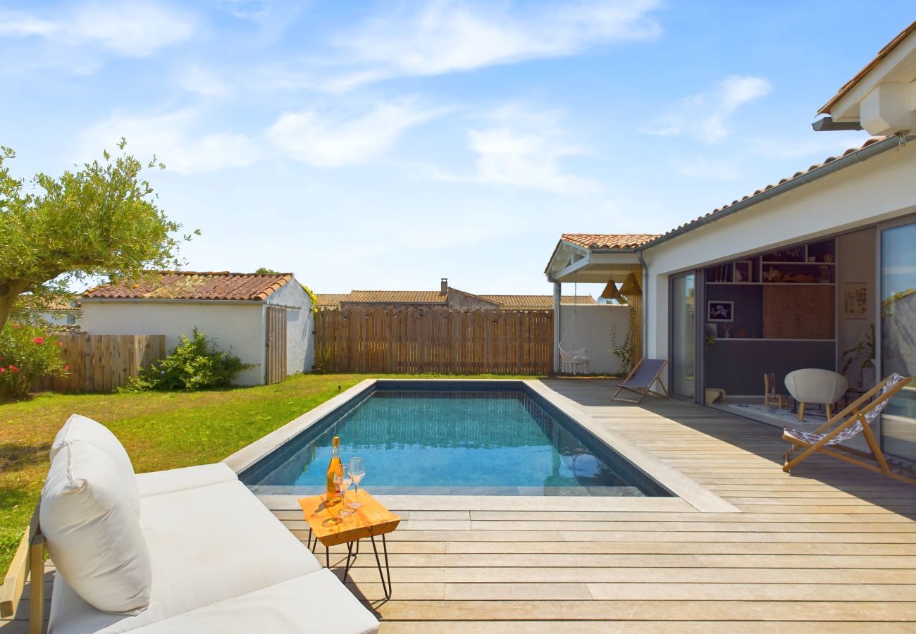 House in Rivedoux-Plage - Architect-designed villa with heated pool and garden
