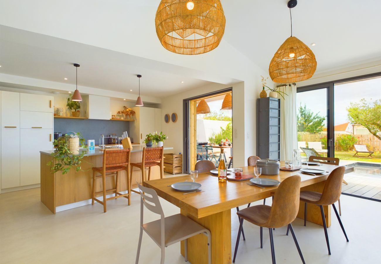 House in Rivedoux-Plage - Architect-designed villa with heated pool and garden
