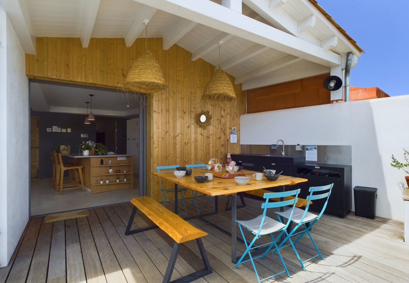 House in Rivedoux-Plage - Architect-designed villa with heated pool and garden